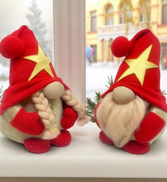 Мʼяка іграшка "Скандинавський гном", Hand Made (висота 26 см), дівчинка (ЧЕРВОНИЙ)