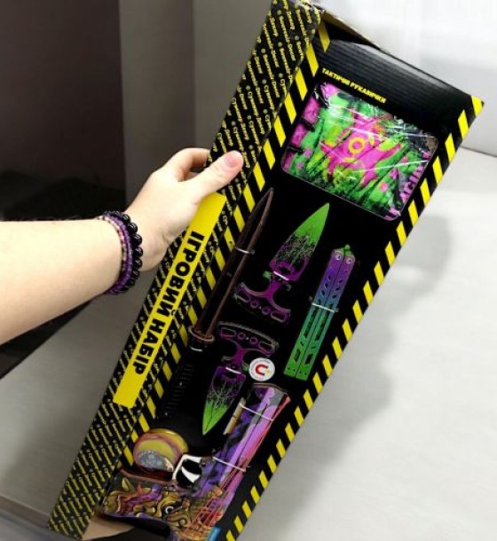 Ігровий набір "BIG BOX Orochi", деревʼяний - резинкостріл, ножі, рукавички, брелок