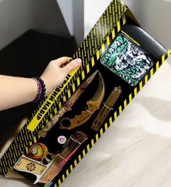 Ігровий набір "BIG BOX Gold 2", деревʼяний - резинкостріл, ножі, рукавички, брелок
