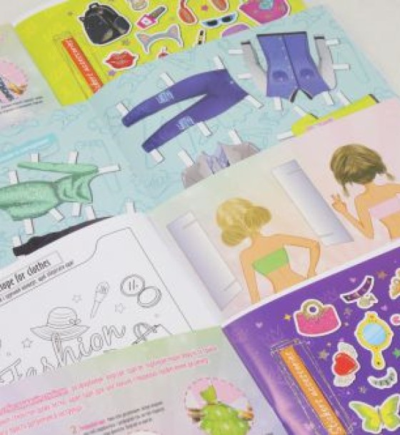 Книжка-одягалка "Fashion stylist: Модниця з собачкою" (укр)