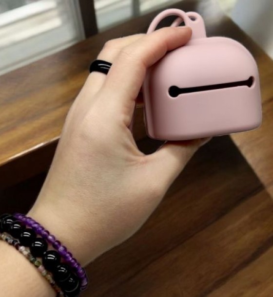 Контейнер для зберігання пустушки, силіконовий (персиковий)