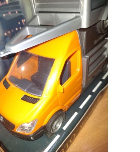 Уцінка. Набір з бортовою машиною "Mercedes-Benz Sprinter" Тріщина на лобовому склі