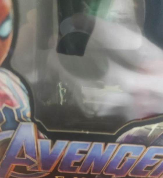 Уцінка. Герой MARVEL 26 см, підсвічування, в коробцІ (ЛЮДИНА-ПАВУК) Немає нижньої частини ноги