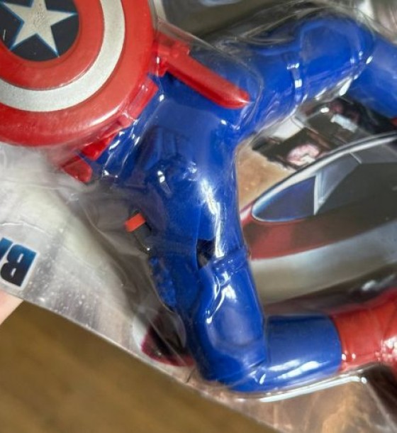 Уцінка. Герої "MARVEL" музичні повзаючі (КАПІТАН АМЕРИКА) - Тріщина в нозі