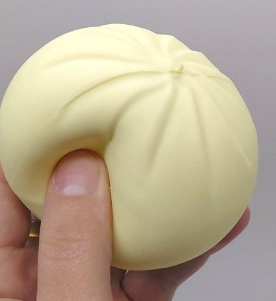 Антистрес (сквіш) "Dumpling", пельмень,10 см (фіолетовий)