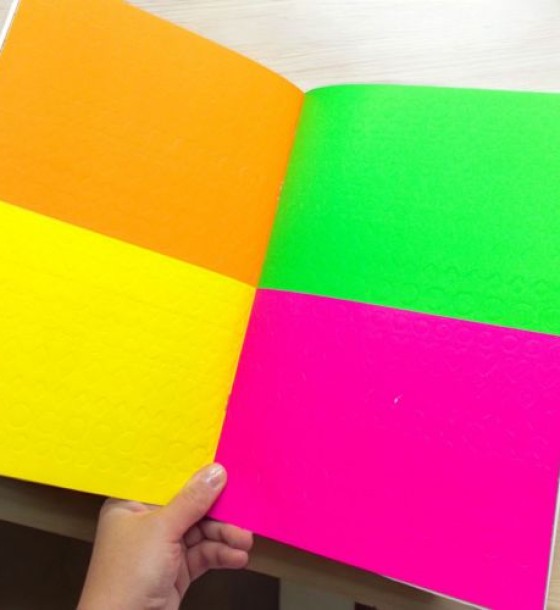 Книжка-розмальовка "Neon Stickers book: Дівчаче королівство"