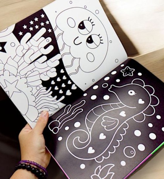 Книжка-розмальовка "Neon Stickers book: Морське королівство"